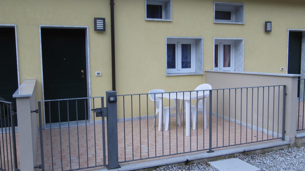Casetta Romantica Viola Lerici Ruang foto