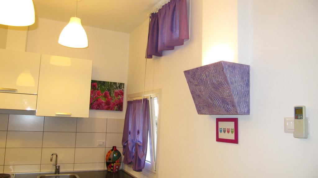 Casetta Romantica Viola Lerici Ruang foto